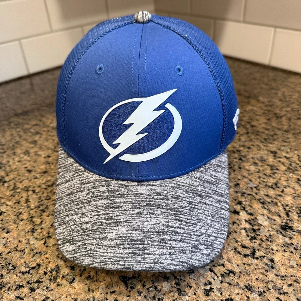Tampa Bay Lightning NHL Fanatics Authentic‎ Pro Mesh Trucker Hat Cap Snapback